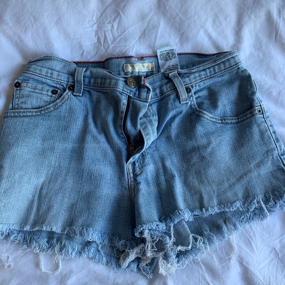 Levi shorts size 4-6